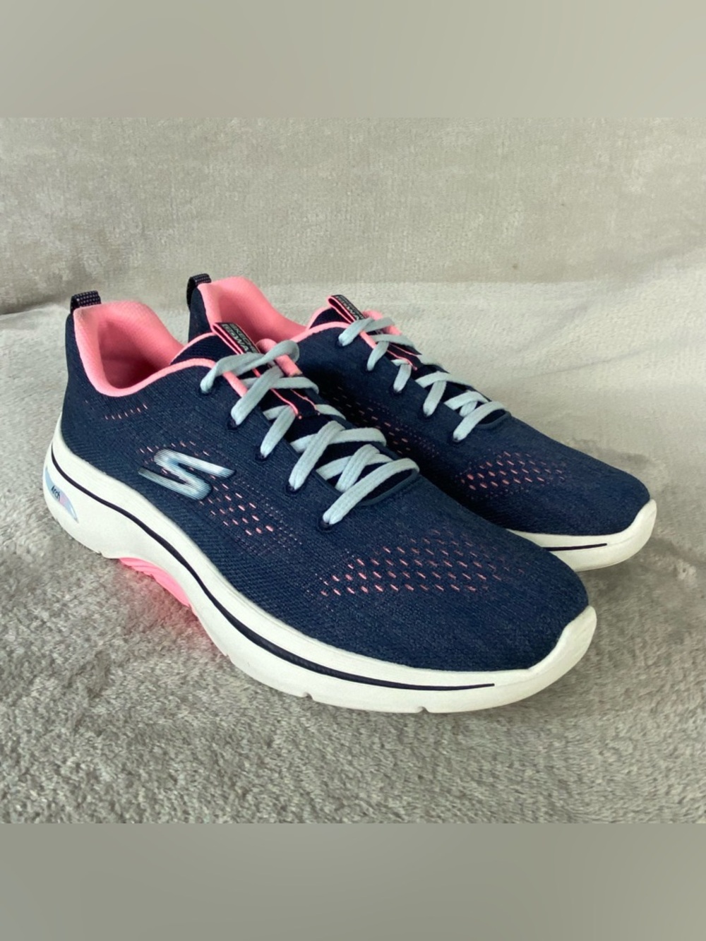 Skechers Go Walk Arch Fit 2.0 Shoes Womens Size 10 Blue Pink Memory Foam NEW